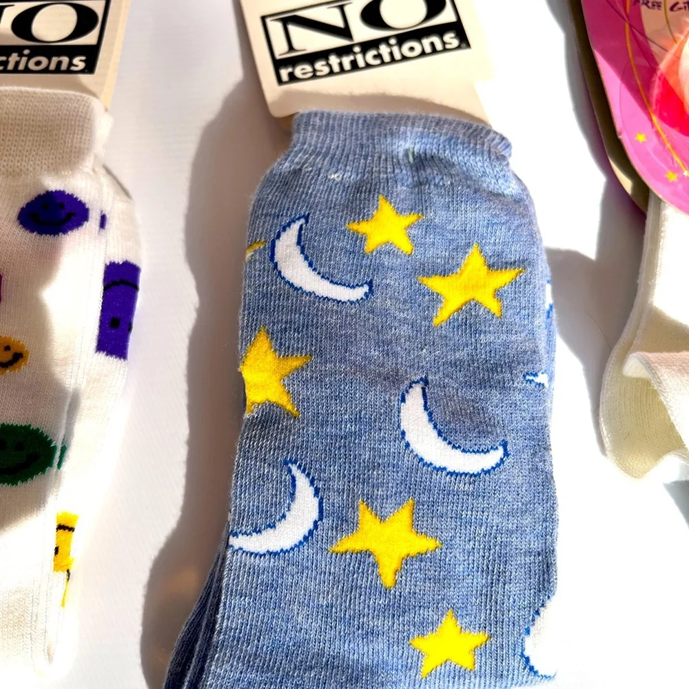 Novelty Socks for Tween Girls. Smiley Faces, Stars and Moon & Yo Yos. Size=9/11